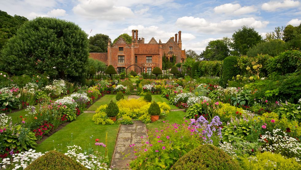 Groene Wereld -Groene Wereld english garden design ideas shapes lines 1520025997